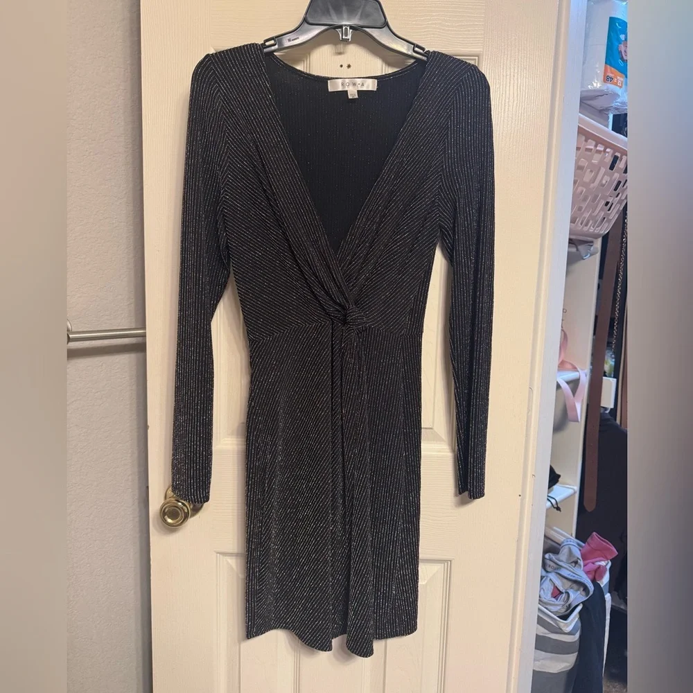 Black & Gold Glitter Long Sleeve Dress - Picture 2 of 6